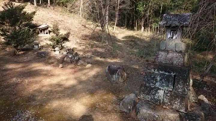 露垂根神社の末社・摂社