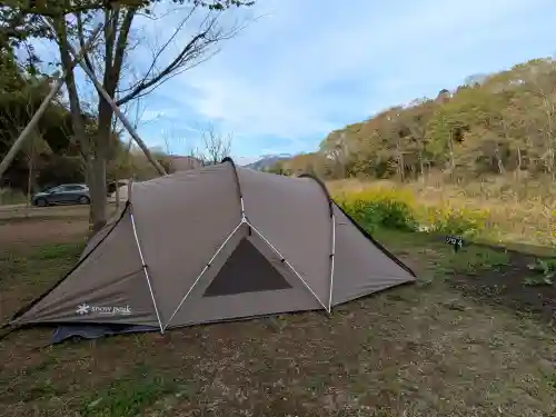 三峯神社の{uncategorized: "未分類", other: "その他", undefined: "問題あり", building: "その他建物", grave: "お墓", sacred_gate: "鳥居", guardian: "狛犬", statue: "像", buddha: "仏像", history: "歴史", nature: "自然", garden: "庭園", animal: "動物", pagoda: "塔", temizu: "手水舎", mountain_gate: "山門・神門", sanctuary: "本殿・本堂", subordinate: "末社・摂社", art: "芸術", scenery: "景色", jizo: "地蔵", ema: "絵馬", goshuin: "御朱印", omikuji: "おみくじ", items: "授与品その他", amulet: "お守り", goshuincho: "御朱印帳", eats: "食事", festival: "お祭り", votive_dance: "神楽", shichigosan: "七五三参", wedding: "結婚式", experience: "体験その他", initially: "初詣", around: "周辺", anti_infection: "感染症対策"}