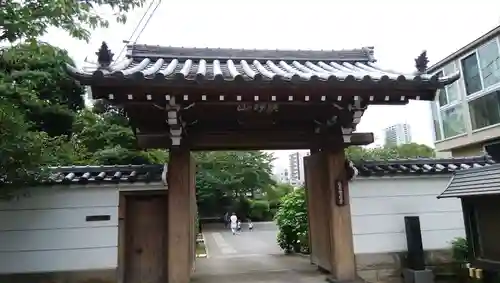 常行寺の山門