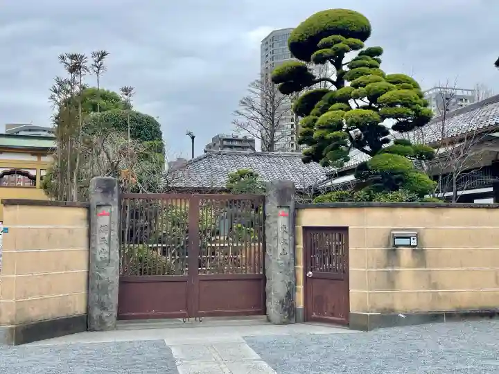 寛永寺不忍池弁天堂の{uncategorized: "未分類", other: "その他", undefined: "問題あり", building: "その他建物", grave: "お墓", sacred_gate: "鳥居", guardian: "狛犬", statue: "像", buddha: "仏像", history: "歴史", nature: "自然", garden: "庭園", animal: "動物", pagoda: "塔", temizu: "手水舎", mountain_gate: "山門・神門", sanctuary: "本殿・本堂", subordinate: "末社・摂社", art: "芸術", scenery: "景色", jizo: "地蔵", ema: "絵馬", goshuin: "御朱印", omikuji: "おみくじ", items: "授与品その他", amulet: "お守り", goshuincho: "御朱印帳", eats: "食事", festival: "お祭り", votive_dance: "神楽", shichigosan: "七五三参", wedding: "結婚式", experience: "体験その他", initially: "初詣", around: "周辺", anti_infection: "感染症対策"}