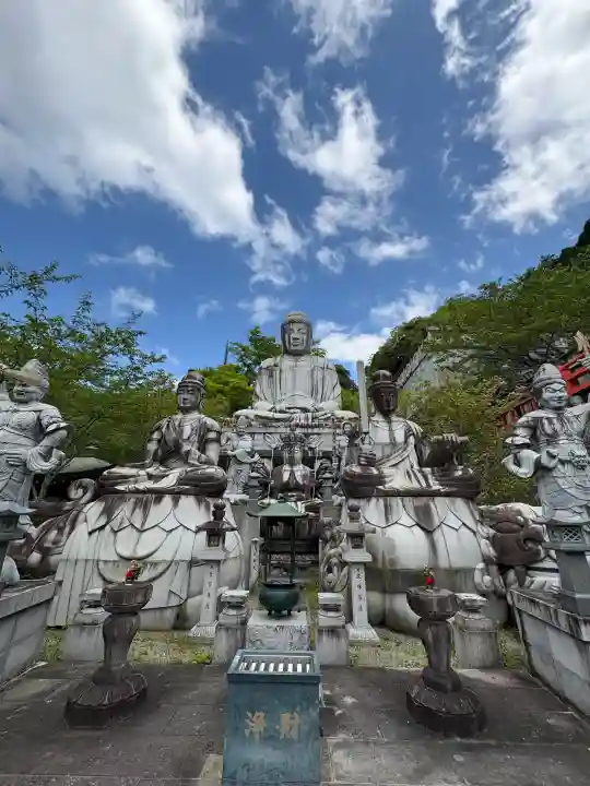 南法華寺(壷阪寺)の{uncategorized: "未分類", other: "その他", undefined: "問題あり", building: "その他建物", grave: "お墓", sacred_gate: "鳥居", guardian: "狛犬", statue: "像", buddha: "仏像", history: "歴史", nature: "自然", garden: "庭園", animal: "動物", pagoda: "塔", temizu: "手水舎", mountain_gate: "山門・神門", sanctuary: "本殿・本堂", subordinate: "末社・摂社", art: "芸術", scenery: "景色", jizo: "地蔵", ema: "絵馬", goshuin: "御朱印", omikuji: "おみくじ", items: "授与品その他", amulet: "お守り", goshuincho: "御朱印帳", eats: "食事", festival: "お祭り", votive_dance: "神楽", shichigosan: "七五三参", wedding: "結婚式", experience: "体験その他", initially: "初詣", around: "周辺", anti_infection: "感染症対策"}