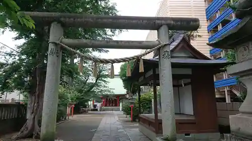 氷川鍬神社の鳥居