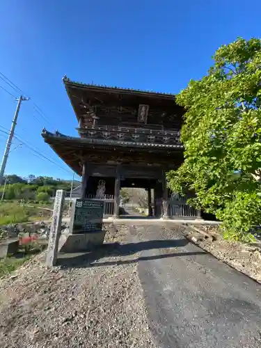 熊谷寺の山門