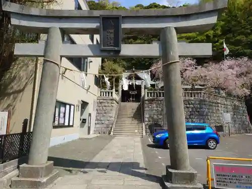 根岸八幡神社の鳥居