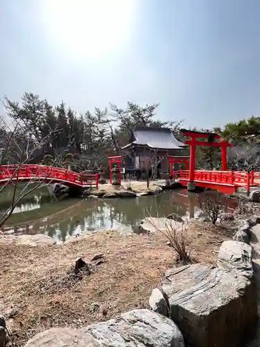 高山稲荷神社の庭園