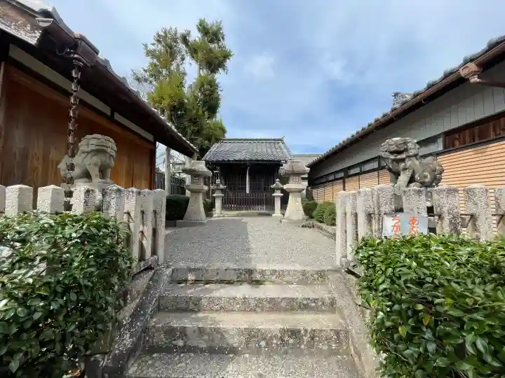 豊歳神社の{uncategorized: "未分類", other: "その他", undefined: "問題あり", building: "その他建物", grave: "お墓", sacred_gate: "鳥居", guardian: "狛犬", statue: "像", buddha: "仏像", history: "歴史", nature: "自然", garden: "庭園", animal: "動物", pagoda: "塔", temizu: "手水舎", mountain_gate: "山門・神門", sanctuary: "本殿・本堂", subordinate: "末社・摂社", art: "芸術", scenery: "景色", jizo: "地蔵", ema: "絵馬", goshuin: "御朱印", omikuji: "おみくじ", items: "授与品その他", amulet: "お守り", goshuincho: "御朱印帳", eats: "食事", festival: "お祭り", votive_dance: "神楽", shichigosan: "七五三参", wedding: "結婚式", experience: "体験その他", initially: "初詣", around: "周辺", anti_infection: "感染症対策"}