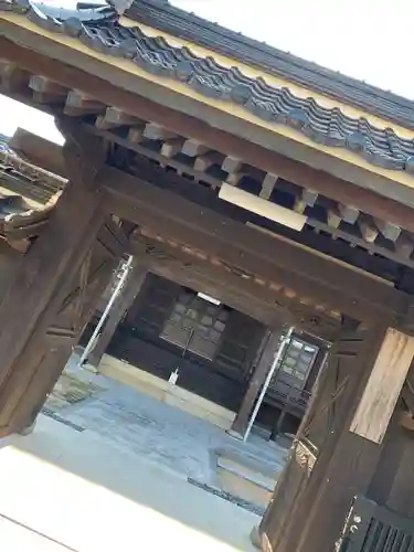 西政寺の山門