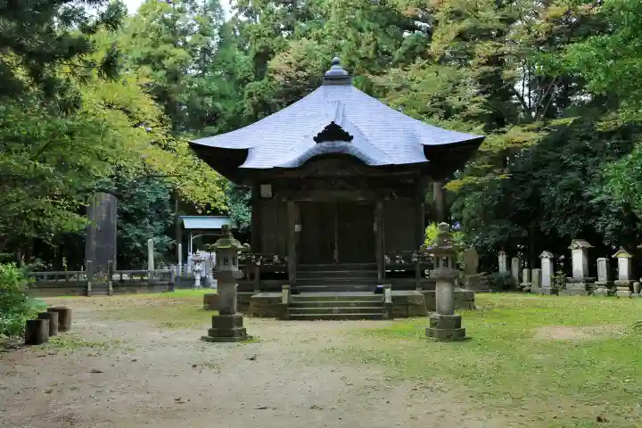 医王寺の本殿・本堂