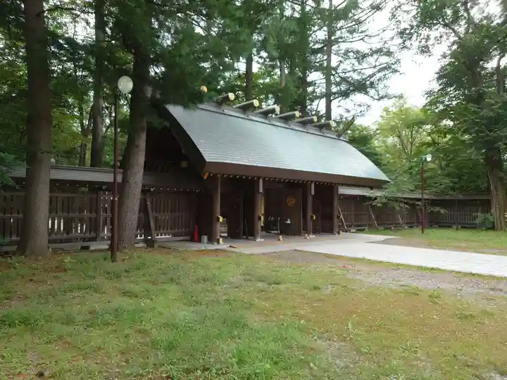 帯廣神社の山門・神門