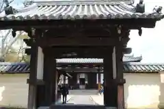 戒壇堂の山門