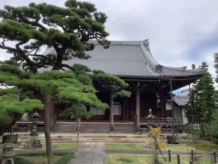 瀬辺了泉寺の本殿