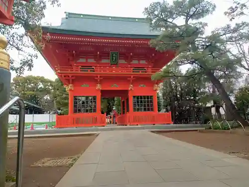 穴八幡宮の山門・神門