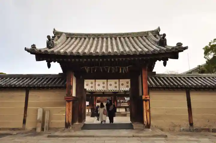 法隆寺の山門・神門