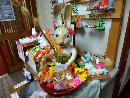 彌彦神社　(伊夜日子神社)の像