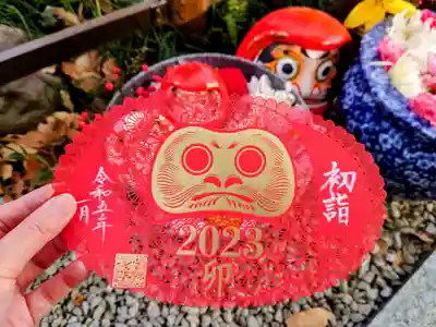 令和5年　初詣限定切り絵御朱印「開運だるま2023」