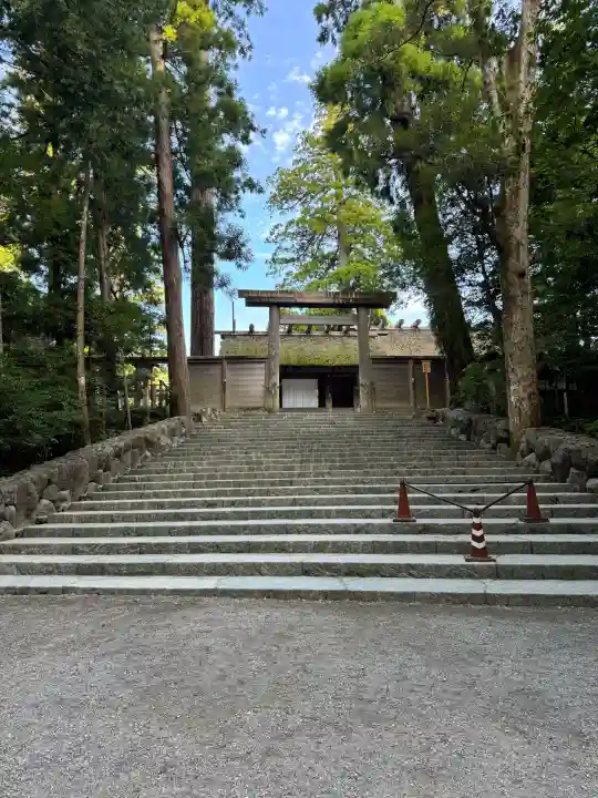 伊勢神宮内宮(皇大神宮)の{uncategorized: "未分類", other: "その他", undefined: "問題あり", building: "その他建物", grave: "お墓", sacred_gate: "鳥居", guardian: "狛犬", statue: "像", buddha: "仏像", history: "歴史", nature: "自然", garden: "庭園", animal: "動物", pagoda: "塔", temizu: "手水舎", mountain_gate: "山門・神門", sanctuary: "本殿・本堂", subordinate: "末社・摂社", art: "芸術", scenery: "景色", jizo: "地蔵", ema: "絵馬", goshuin: "御朱印", omikuji: "おみくじ", items: "授与品その他", amulet: "お守り", goshuincho: "御朱印帳", eats: "食事", festival: "お祭り", votive_dance: "神楽", shichigosan: "七五三参", wedding: "結婚式", experience: "体験その他", initially: "初詣", around: "周辺", anti_infection: "感染症対策"}