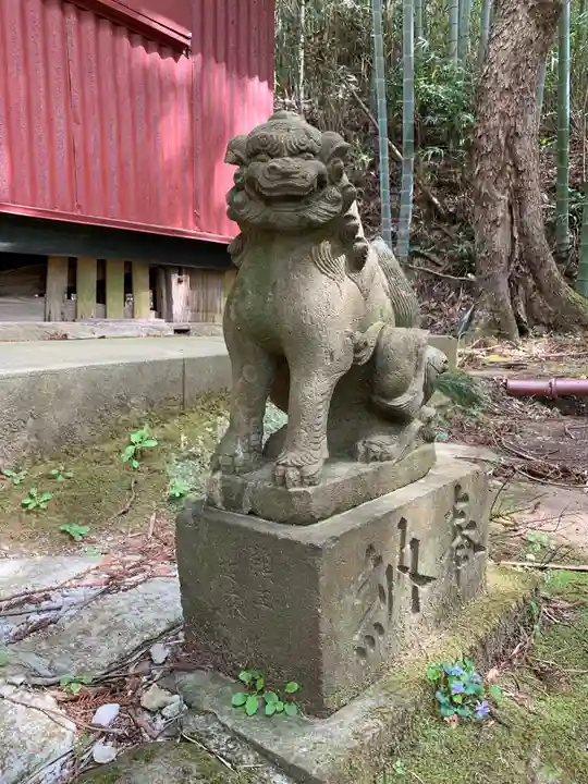 羽黒神社の狛犬
