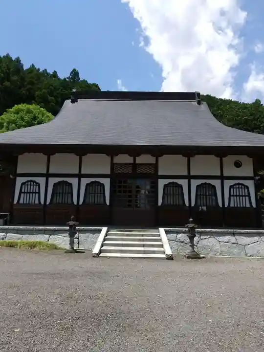 養山寺の本殿・本堂