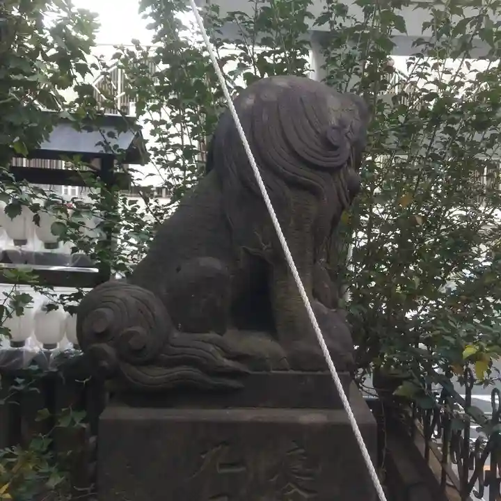 高山稲荷神社(旧鎮座地)の狛犬