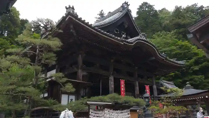 岡寺(龍蓋寺)の本殿・本堂