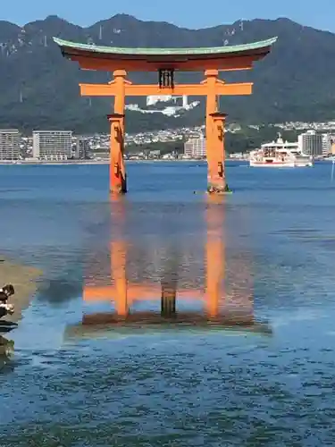 厳島神社の鳥居