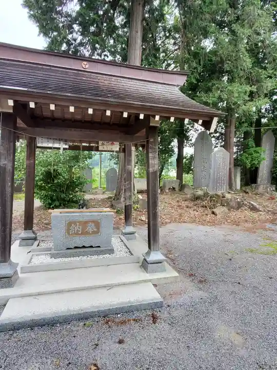 近津神社の手水舎