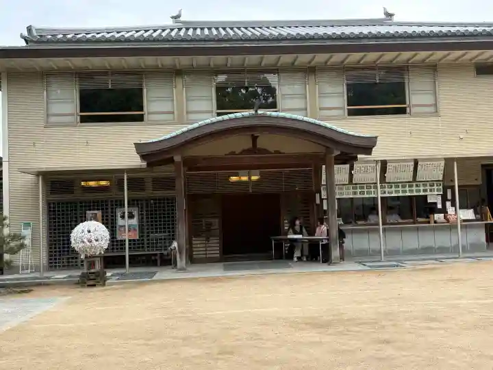 弓弦羽神社の{uncategorized: "未分類", other: "その他", undefined: "問題あり", building: "その他建物", grave: "お墓", sacred_gate: "鳥居", guardian: "狛犬", statue: "像", buddha: "仏像", history: "歴史", nature: "自然", garden: "庭園", animal: "動物", pagoda: "塔", temizu: "手水舎", mountain_gate: "山門・神門", sanctuary: "本殿・本堂", subordinate: "末社・摂社", art: "芸術", scenery: "景色", jizo: "地蔵", ema: "絵馬", goshuin: "御朱印", omikuji: "おみくじ", items: "授与品その他", amulet: "お守り", goshuincho: "御朱印帳", eats: "食事", festival: "お祭り", votive_dance: "神楽", shichigosan: "七五三参", wedding: "結婚式", experience: "体験その他", initially: "初詣", around: "周辺", anti_infection: "感染症対策"}
