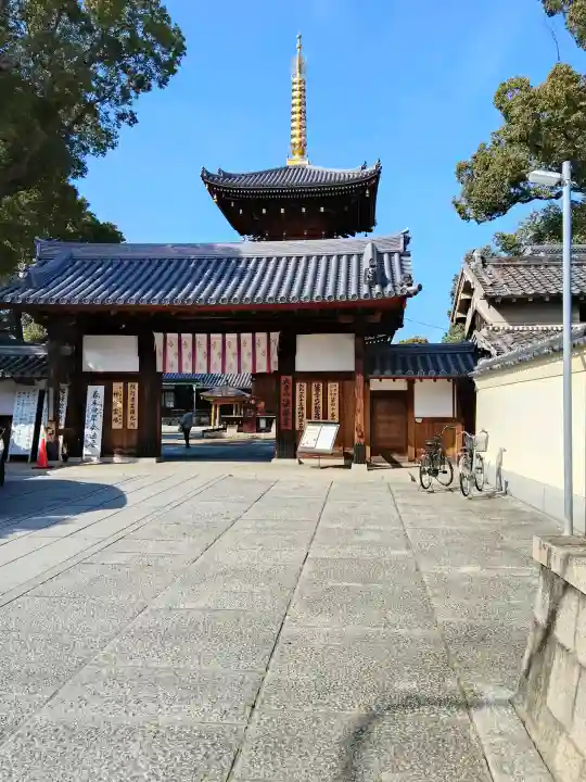 法楽寺の{uncategorized: "未分類", other: "その他", undefined: "問題あり", building: "その他建物", grave: "お墓", sacred_gate: "鳥居", guardian: "狛犬", statue: "像", buddha: "仏像", history: "歴史", nature: "自然", garden: "庭園", animal: "動物", pagoda: "塔", temizu: "手水舎", mountain_gate: "山門・神門", sanctuary: "本殿・本堂", subordinate: "末社・摂社", art: "芸術", scenery: "景色", jizo: "地蔵", ema: "絵馬", goshuin: "御朱印", omikuji: "おみくじ", items: "授与品その他", amulet: "お守り", goshuincho: "御朱印帳", eats: "食事", festival: "お祭り", votive_dance: "神楽", shichigosan: "七五三参", wedding: "結婚式", experience: "体験その他", initially: "初詣", around: "周辺", anti_infection: "感染症対策"}