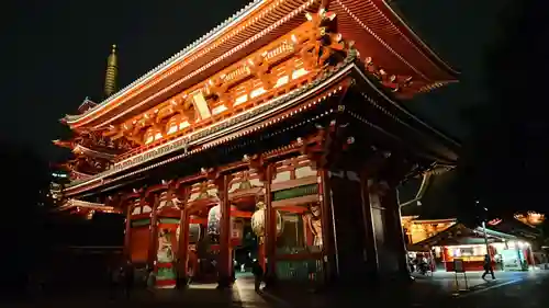 浅草寺の山門