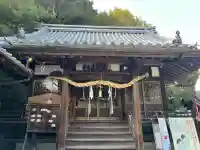 衣羽神社の{uncategorized: "未分類", other: "その他", undefined: "問題あり", building: "その他建物", grave: "お墓", sacred_gate: "鳥居", guardian: "狛犬", statue: "像", buddha: "仏像", history: "歴史", nature: "自然", garden: "庭園", animal: "動物", pagoda: "塔", temizu: "手水舎", mountain_gate: "山門・神門", sanctuary: "本殿・本堂", subordinate: "末社・摂社", art: "芸術", scenery: "景色", jizo: "地蔵", ema: "絵馬", goshuin: "御朱印", omikuji: "おみくじ", items: "授与品その他", amulet: "お守り", goshuincho: "御朱印帳", eats: "食事", festival: "お祭り", votive_dance: "神楽", shichigosan: "七五三参", wedding: "結婚式", experience: "体験その他", initially: "初詣", around: "周辺", anti_infection: "感染症対策"}