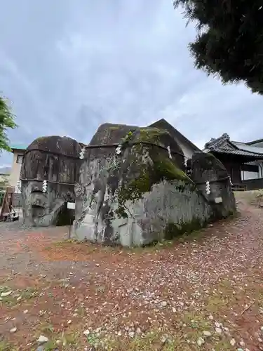 三ツ石神社(岩手県)