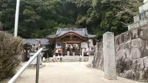 石上布都魂神社の本殿