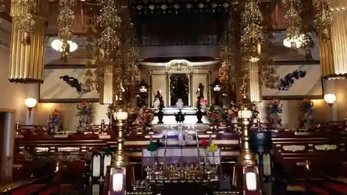 成田山札幌別院新栄寺の本殿・本堂