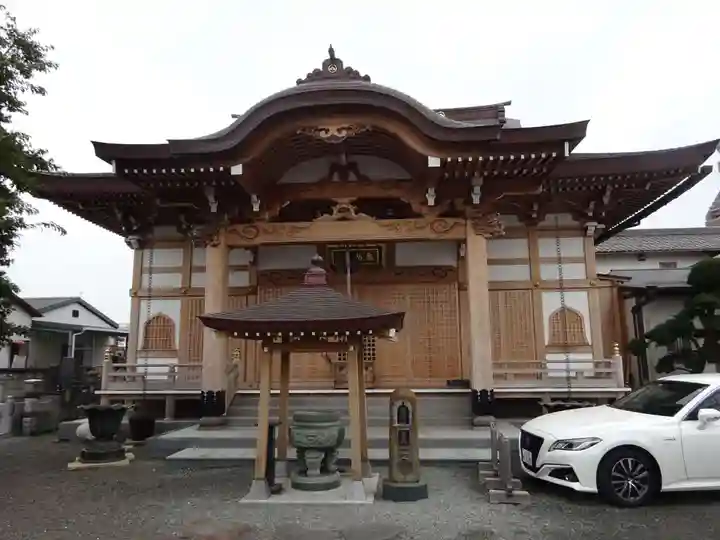 泉蔵院の本殿・本堂