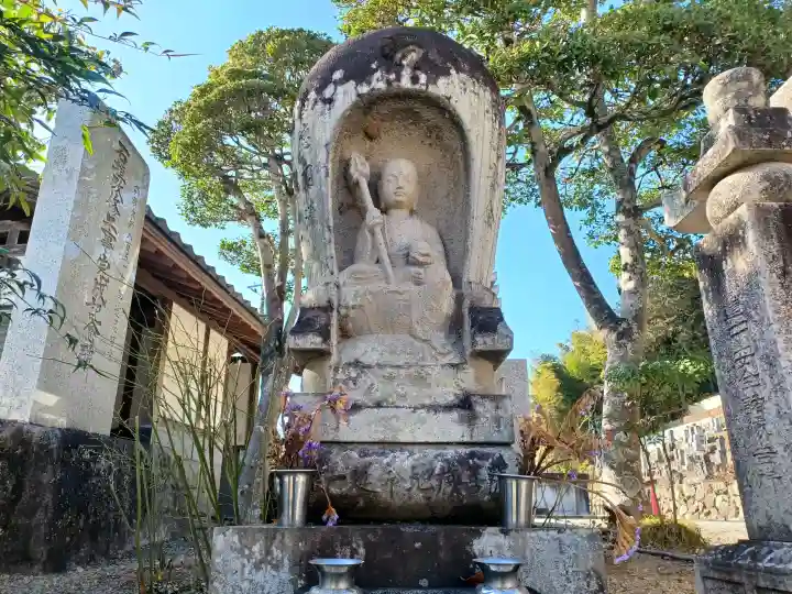 瀧泉寺の{uncategorized: "未分類", other: "その他", undefined: "問題あり", building: "その他建物", grave: "お墓", sacred_gate: "鳥居", guardian: "狛犬", statue: "像", buddha: "仏像", history: "歴史", nature: "自然", garden: "庭園", animal: "動物", pagoda: "塔", temizu: "手水舎", mountain_gate: "山門・神門", sanctuary: "本殿・本堂", subordinate: "末社・摂社", art: "芸術", scenery: "景色", jizo: "地蔵", ema: "絵馬", goshuin: "御朱印", omikuji: "おみくじ", items: "授与品その他", amulet: "お守り", goshuincho: "御朱印帳", eats: "食事", festival: "お祭り", votive_dance: "神楽", shichigosan: "七五三参", wedding: "結婚式", experience: "体験その他", initially: "初詣", around: "周辺", anti_infection: "感染症対策"}