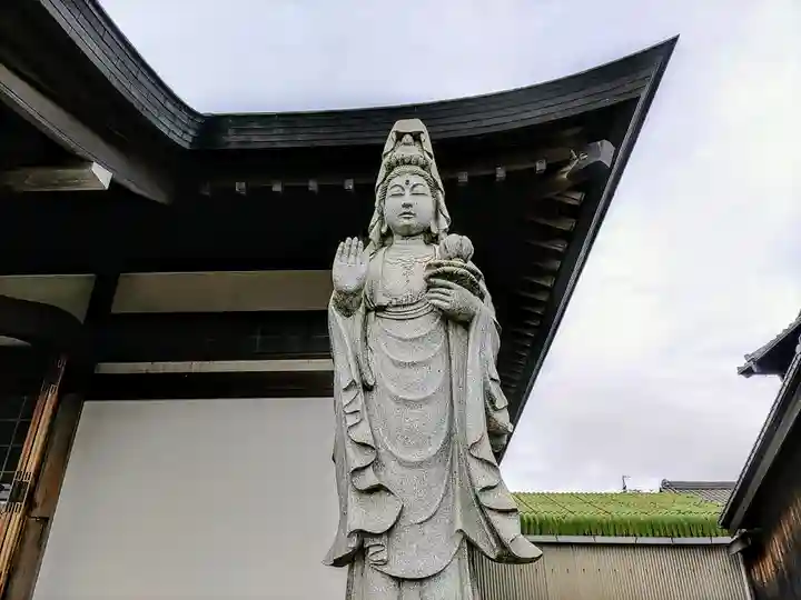 水子観音堂の仏像