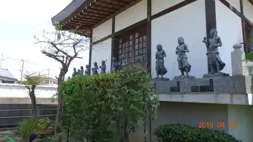 岩槻大師彌勒密寺の像