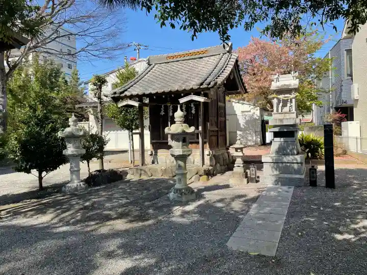 八幡神社の{uncategorized: "未分類", other: "その他", undefined: "問題あり", building: "その他建物", grave: "お墓", sacred_gate: "鳥居", guardian: "狛犬", statue: "像", buddha: "仏像", history: "歴史", nature: "自然", garden: "庭園", animal: "動物", pagoda: "塔", temizu: "手水舎", mountain_gate: "山門・神門", sanctuary: "本殿・本堂", subordinate: "末社・摂社", art: "芸術", scenery: "景色", jizo: "地蔵", ema: "絵馬", goshuin: "御朱印", omikuji: "おみくじ", items: "授与品その他", amulet: "お守り", goshuincho: "御朱印帳", eats: "食事", festival: "お祭り", votive_dance: "神楽", shichigosan: "七五三参", wedding: "結婚式", experience: "体験その他", initially: "初詣", around: "周辺", anti_infection: "感染症対策"}