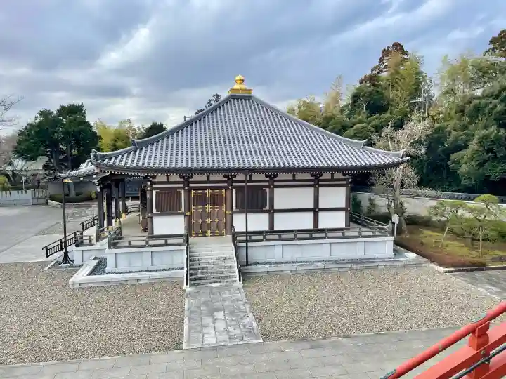 成田山醫王殿の{uncategorized: "未分類", other: "その他", undefined: "問題あり", building: "その他建物", grave: "お墓", sacred_gate: "鳥居", guardian: "狛犬", statue: "像", buddha: "仏像", history: "歴史", nature: "自然", garden: "庭園", animal: "動物", pagoda: "塔", temizu: "手水舎", mountain_gate: "山門・神門", sanctuary: "本殿・本堂", subordinate: "末社・摂社", art: "芸術", scenery: "景色", jizo: "地蔵", ema: "絵馬", goshuin: "御朱印", omikuji: "おみくじ", items: "授与品その他", amulet: "お守り", goshuincho: "御朱印帳", eats: "食事", festival: "お祭り", votive_dance: "神楽", shichigosan: "七五三参", wedding: "結婚式", experience: "体験その他", initially: "初詣", around: "周辺", anti_infection: "感染症対策"}
