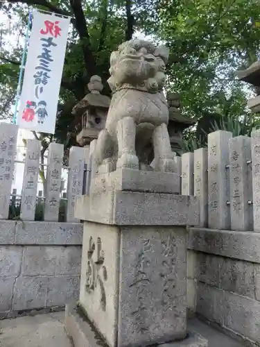 河堀稲生神社の狛犬