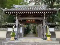 天台宗　長窪山　正覚寺の山門