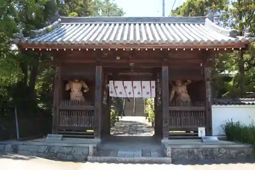 神恵院の山門