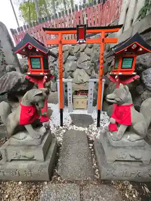瓢箪山稲荷神社の{uncategorized: "未分類", other: "その他", undefined: "問題あり", building: "その他建物", grave: "お墓", sacred_gate: "鳥居", guardian: "狛犬", statue: "像", buddha: "仏像", history: "歴史", nature: "自然", garden: "庭園", animal: "動物", pagoda: "塔", temizu: "手水舎", mountain_gate: "山門・神門", sanctuary: "本殿・本堂", subordinate: "末社・摂社", art: "芸術", scenery: "景色", jizo: "地蔵", ema: "絵馬", goshuin: "御朱印", omikuji: "おみくじ", items: "授与品その他", amulet: "お守り", goshuincho: "御朱印帳", eats: "食事", festival: "お祭り", votive_dance: "神楽", shichigosan: "七五三参", wedding: "結婚式", experience: "体験その他", initially: "初詣", around: "周辺", anti_infection: "感染症対策"}