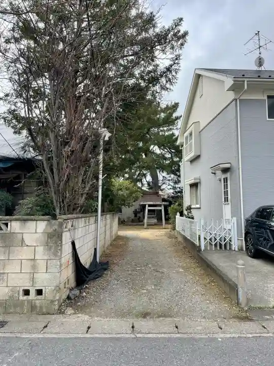 第六天神社の{uncategorized: "未分類", other: "その他", undefined: "問題あり", building: "その他建物", grave: "お墓", sacred_gate: "鳥居", guardian: "狛犬", statue: "像", buddha: "仏像", history: "歴史", nature: "自然", garden: "庭園", animal: "動物", pagoda: "塔", temizu: "手水舎", mountain_gate: "山門・神門", sanctuary: "本殿・本堂", subordinate: "末社・摂社", art: "芸術", scenery: "景色", jizo: "地蔵", ema: "絵馬", goshuin: "御朱印", omikuji: "おみくじ", items: "授与品その他", amulet: "お守り", goshuincho: "御朱印帳", eats: "食事", festival: "お祭り", votive_dance: "神楽", shichigosan: "七五三参", wedding: "結婚式", experience: "体験その他", initially: "初詣", around: "周辺", anti_infection: "感染症対策"}