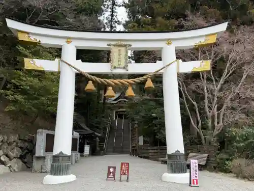 宝登山神社の{uncategorized: "未分類", other: "その他", undefined: "問題あり", building: "その他建物", grave: "お墓", sacred_gate: "鳥居", guardian: "狛犬", statue: "像", buddha: "仏像", history: "歴史", nature: "自然", garden: "庭園", animal: "動物", pagoda: "塔", temizu: "手水舎", mountain_gate: "山門・神門", sanctuary: "本殿・本堂", subordinate: "末社・摂社", art: "芸術", scenery: "景色", jizo: "地蔵", ema: "絵馬", goshuin: "御朱印", omikuji: "おみくじ", items: "授与品その他", amulet: "お守り", goshuincho: "御朱印帳", eats: "食事", festival: "お祭り", votive_dance: "神楽", shichigosan: "七五三参", wedding: "結婚式", experience: "体験その他", initially: "初詣", around: "周辺", anti_infection: "感染症対策"}