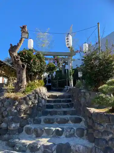 横浜御嶽神社の鳥居