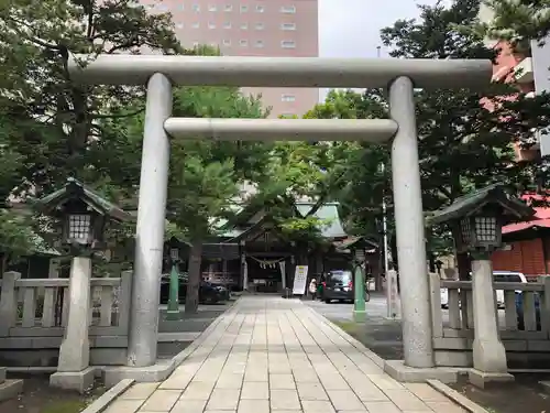 三吉神社の鳥居