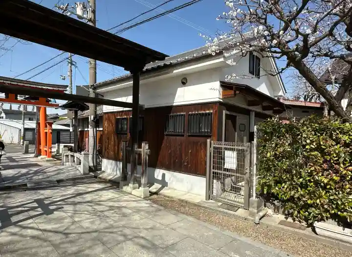 屯倉神社の{uncategorized: "未分類", other: "その他", undefined: "問題あり", building: "その他建物", grave: "お墓", sacred_gate: "鳥居", guardian: "狛犬", statue: "像", buddha: "仏像", history: "歴史", nature: "自然", garden: "庭園", animal: "動物", pagoda: "塔", temizu: "手水舎", mountain_gate: "山門・神門", sanctuary: "本殿・本堂", subordinate: "末社・摂社", art: "芸術", scenery: "景色", jizo: "地蔵", ema: "絵馬", goshuin: "御朱印", omikuji: "おみくじ", items: "授与品その他", amulet: "お守り", goshuincho: "御朱印帳", eats: "食事", festival: "お祭り", votive_dance: "神楽", shichigosan: "七五三参", wedding: "結婚式", experience: "体験その他", initially: "初詣", around: "周辺", anti_infection: "感染症対策"}