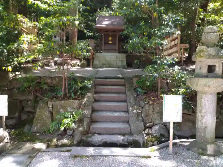 枚岡神社の末社・摂社
