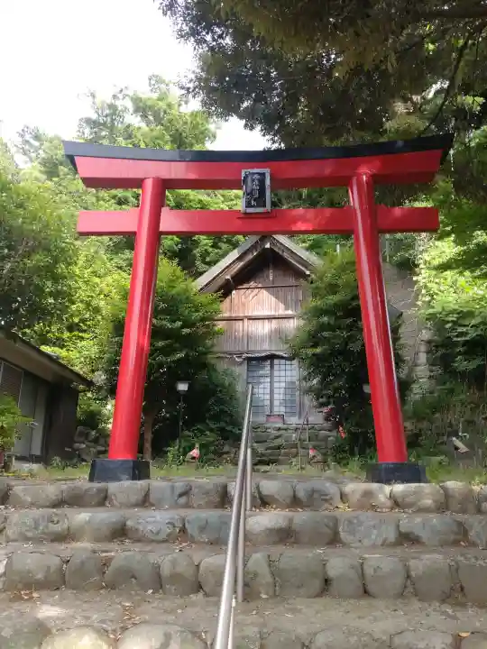 西森稲荷大明神の{uncategorized: "未分類", other: "その他", undefined: "問題あり", building: "その他建物", grave: "お墓", sacred_gate: "鳥居", guardian: "狛犬", statue: "像", buddha: "仏像", history: "歴史", nature: "自然", garden: "庭園", animal: "動物", pagoda: "塔", temizu: "手水舎", mountain_gate: "山門・神門", sanctuary: "本殿・本堂", subordinate: "末社・摂社", art: "芸術", scenery: "景色", jizo: "地蔵", ema: "絵馬", goshuin: "御朱印", omikuji: "おみくじ", items: "授与品その他", amulet: "お守り", goshuincho: "御朱印帳", eats: "食事", festival: "お祭り", votive_dance: "神楽", shichigosan: "七五三参", wedding: "結婚式", experience: "体験その他", initially: "初詣", around: "周辺", anti_infection: "感染症対策"}